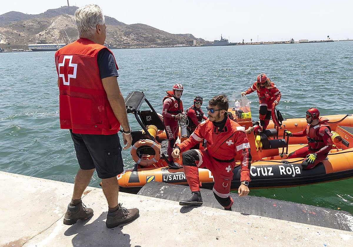 Galería: La Armada simula el rescate de un barco en Cartagena