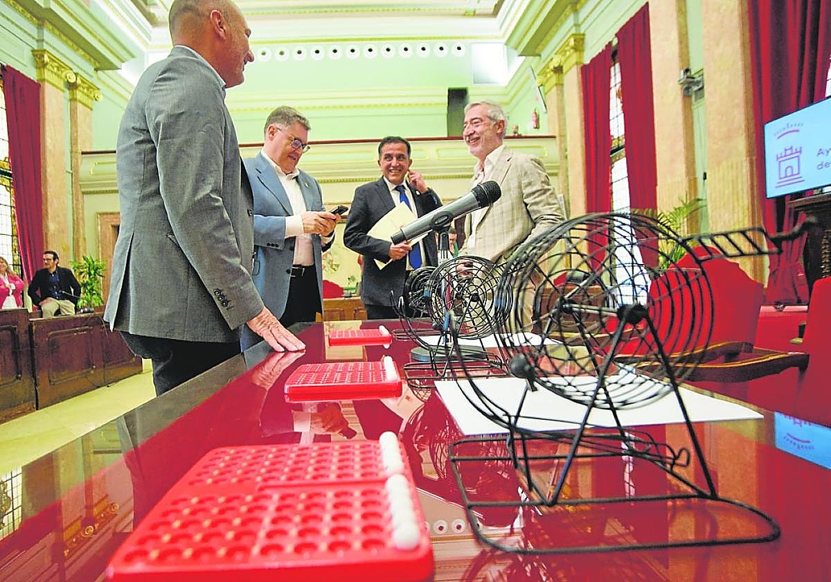 Azar. Sorteo de los miembros de las mesas, en el Ayuntamiento de Murcia, este mes.