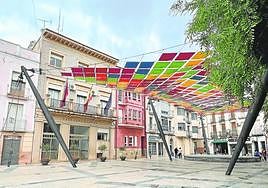 Céntrica plaza de la Corredera, donde se encuentra el Ayuntamiento de Calasparra.