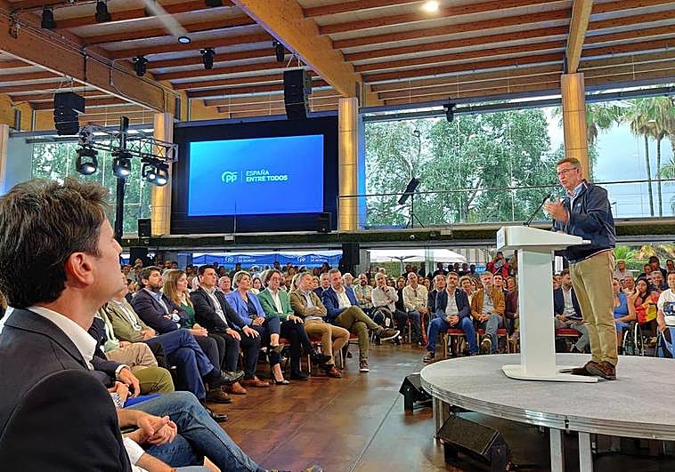 Alberto Núñez Feijóo, este jueves, durante el mitin celebrado en Murcia.