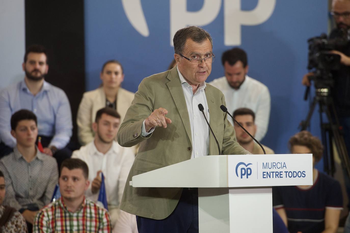 Las imágenes del mitin de Feijóo en Murcia