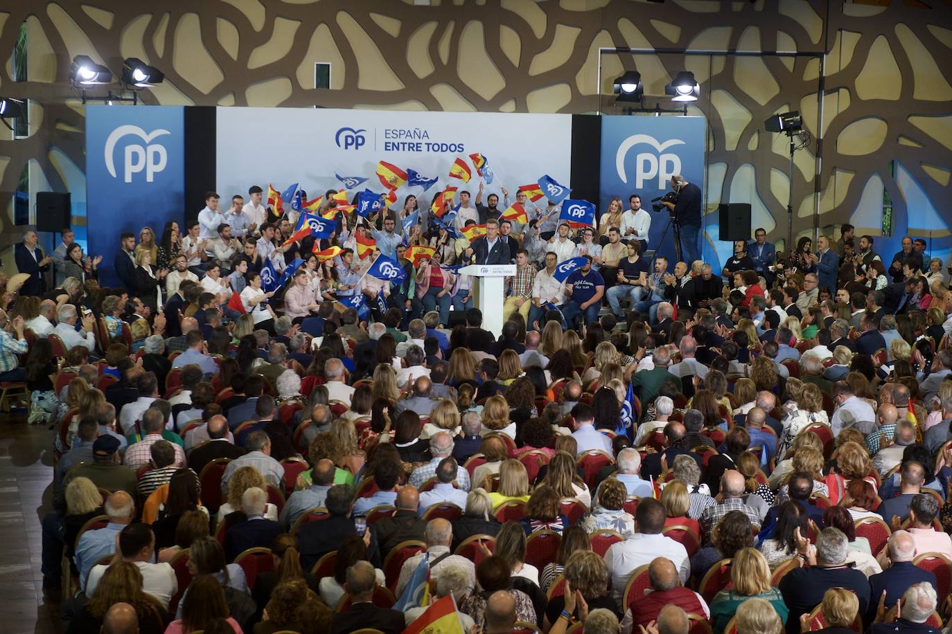 Las imágenes del mitin de Feijóo en Murcia