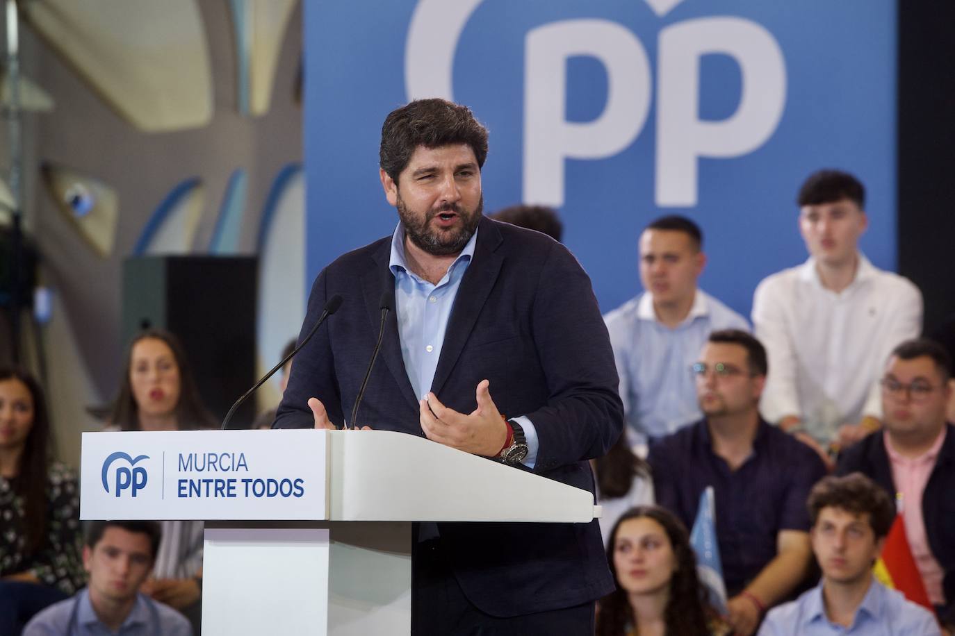 Las imágenes del mitin de Feijóo en Murcia