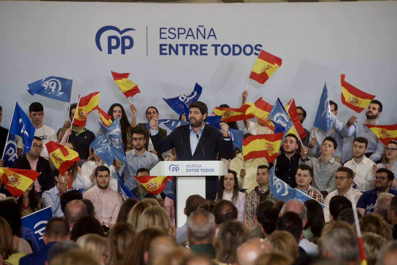 Las imágenes del mitin de Feijóo en Murcia