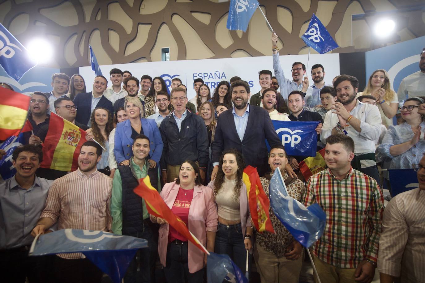 Las imágenes del mitin de Feijóo en Murcia