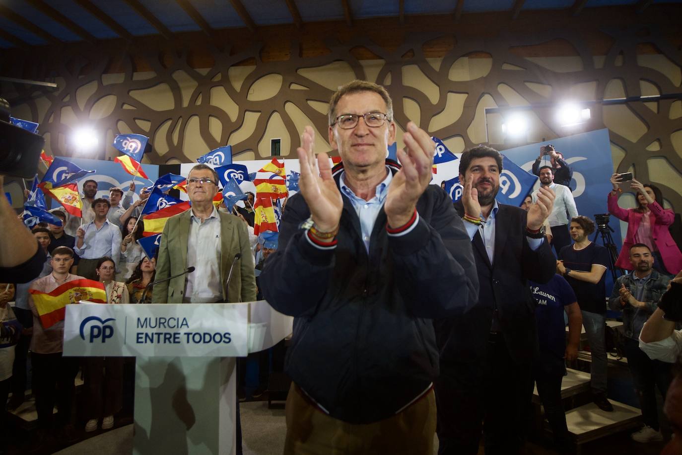 Las imágenes del mitin de Feijóo en Murcia