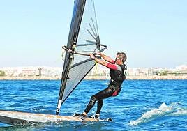 2021. Humberto Martínez se proclamó campeón de la Copa de España, en la edición que se disputó en Alicante.Humberto Martínez, enacción en una pruebade raceboard.