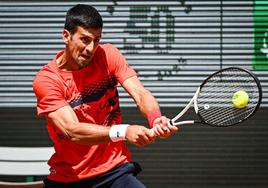 Djokovic, el sábado, entrenando para Roland Garros.