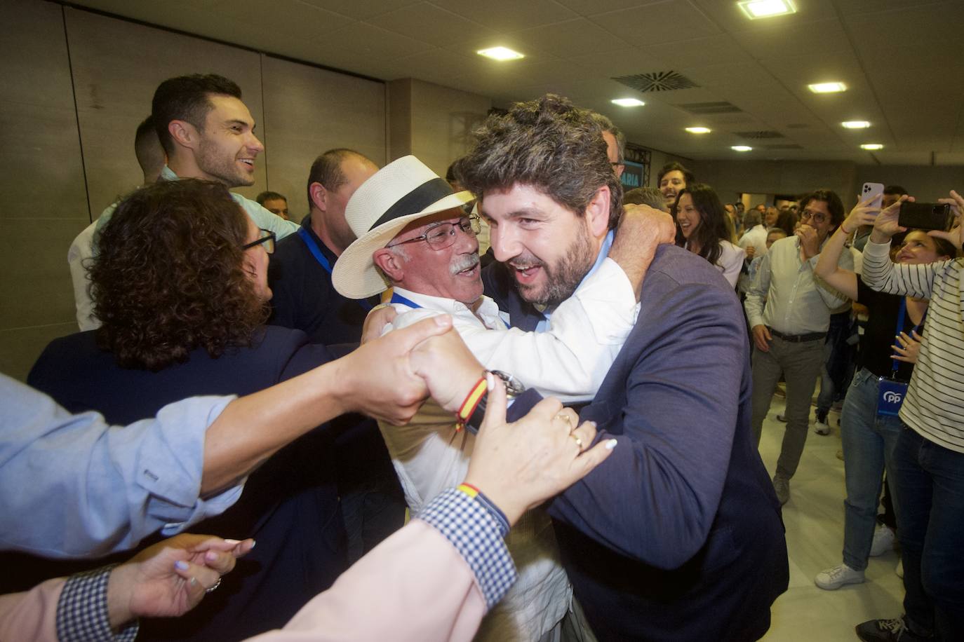 Celebración del PP tras los resultados electorales