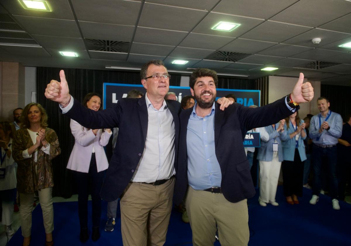 Ballesta y López Miras celebran su victoria, tras conocer el resultados de las elecciones de este domingo.
