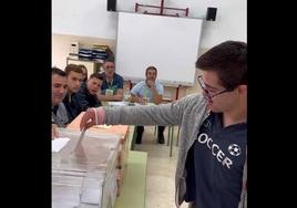 Así fueron las primeras votaciones de un joven con síndrome de Down en Pliego.