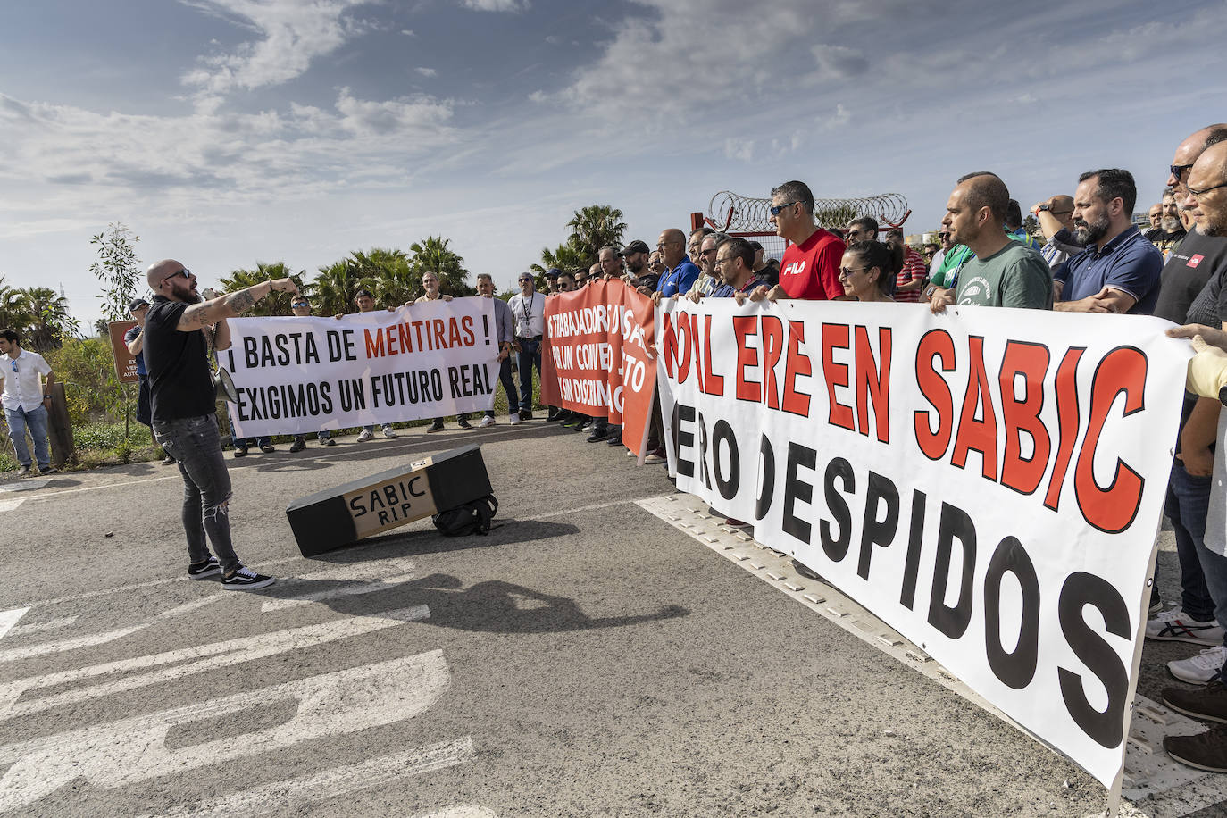 Trabajadores de Sabic protestan por la ampliación del ERTE