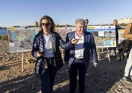 Teresa Ribera, en Puerto Mayor con Pepe Vélez, a principios del pasado mes de abril.