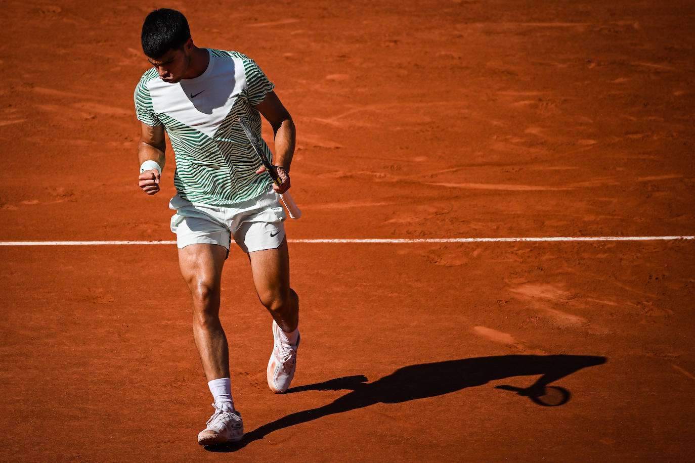 Carlos Alcaraz vence a Taro Daniel en Roland Garros