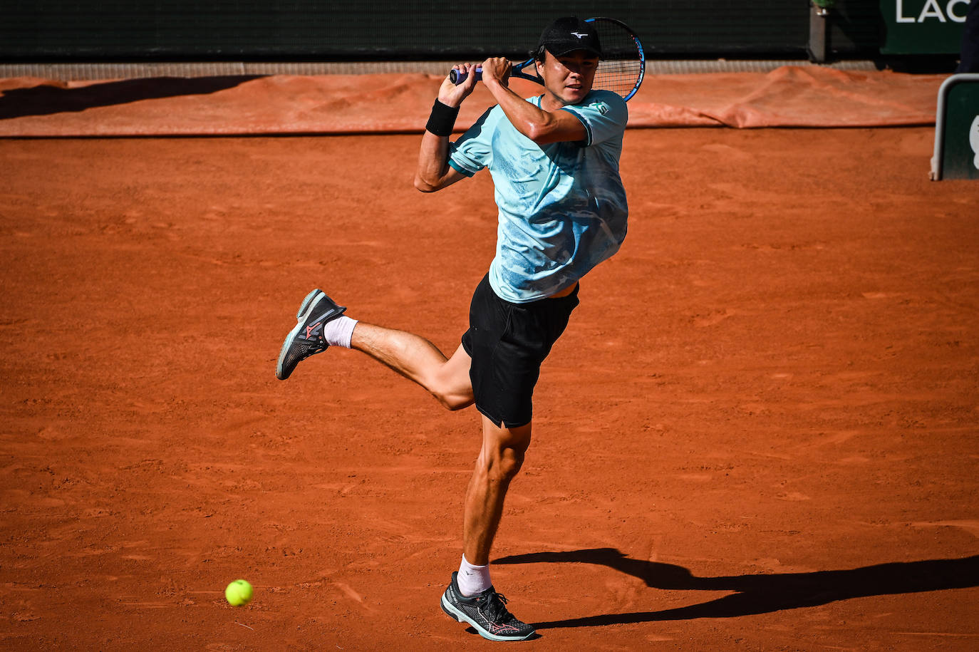 Carlos Alcaraz vence a Taro Daniel en Roland Garros