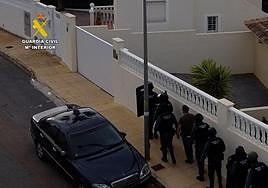 Cuatro detenidos por enviar marihuana a Irlanda en paquetes desde Orihuela y San Miguel de Salinas