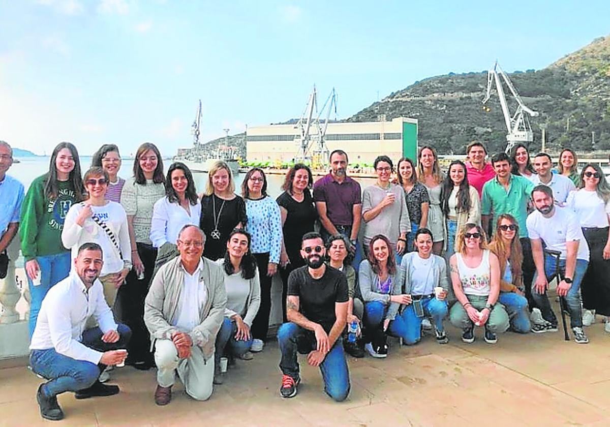 Los veterinarios participantes en el curso, en una foto de familia.