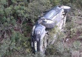 Así quedó el vehículo tras volcar en Totana.