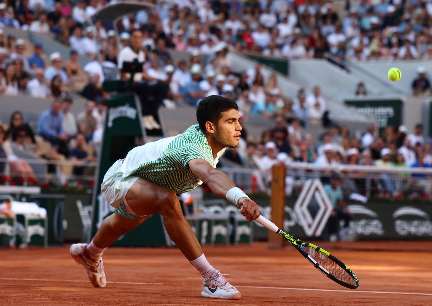 Alcaraz vence a Musetti en Roland Garros