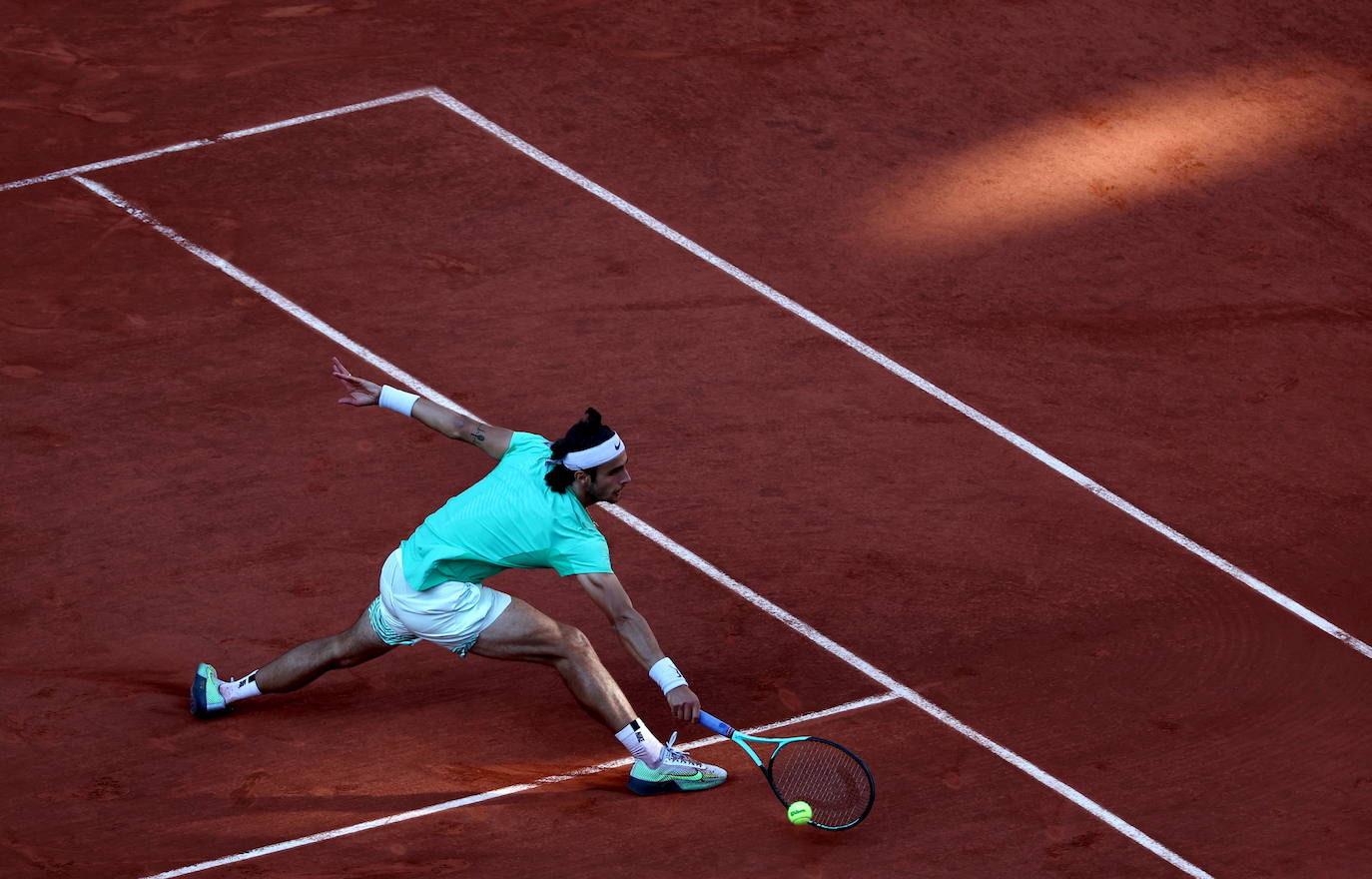 Alcaraz vence a Musetti en Roland Garros