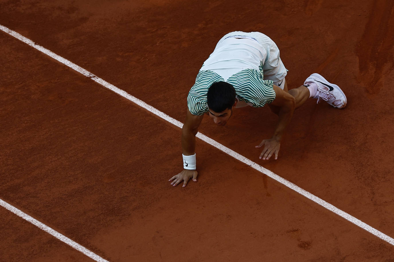 Alcaraz vence a Musetti en Roland Garros