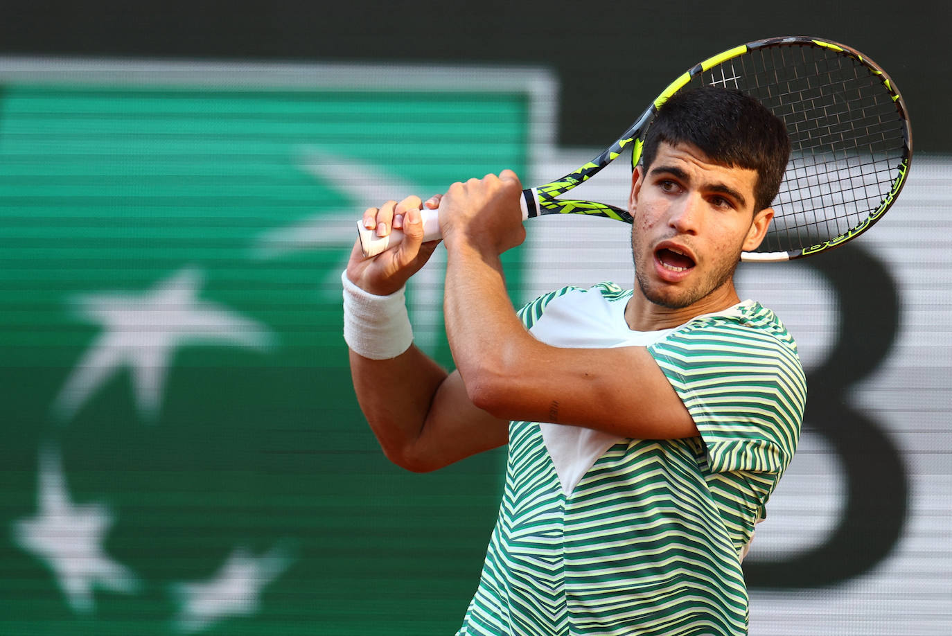 Alcaraz vence a Musetti en Roland Garros