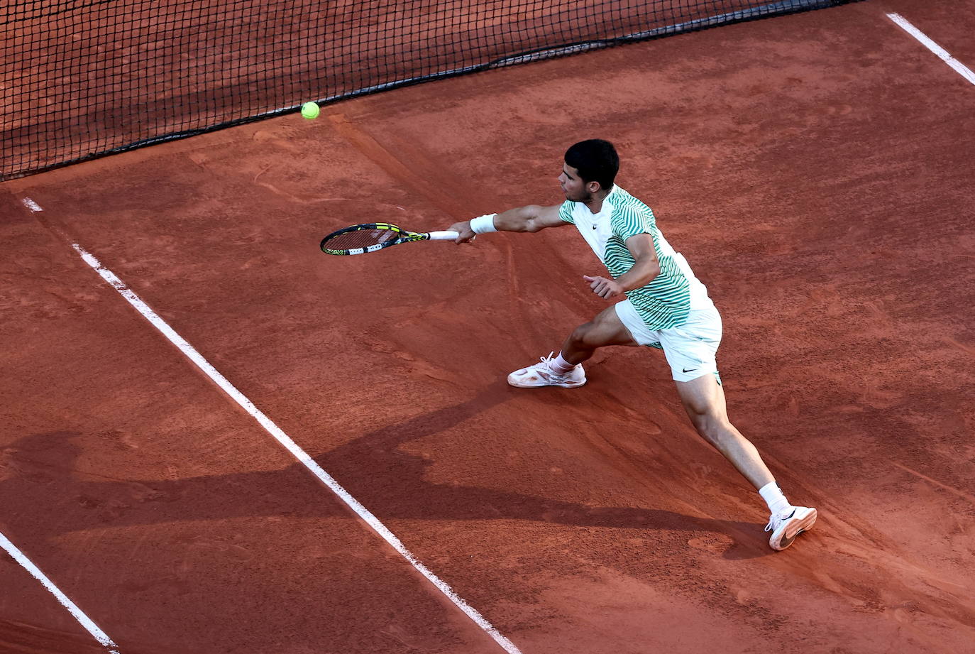 Alcaraz vence a Musetti en Roland Garros