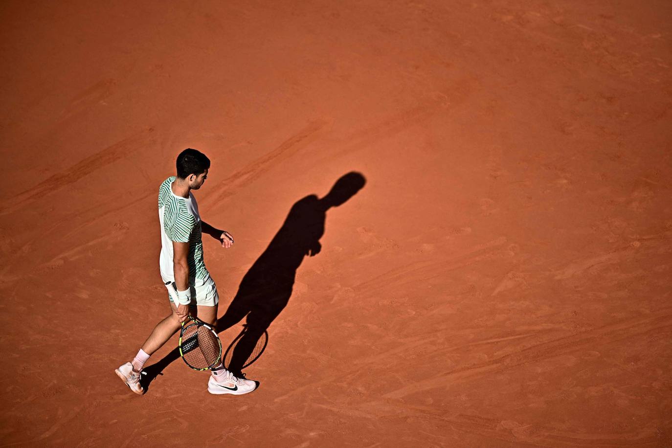 Alcaraz vence a Musetti en Roland Garros