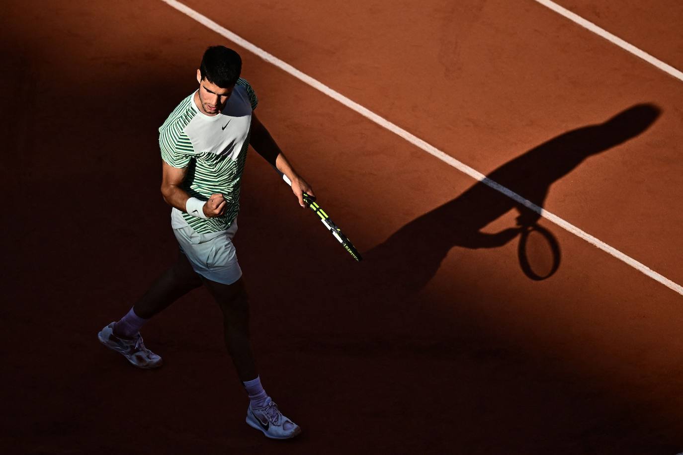 Alcaraz vence a Musetti en Roland Garros