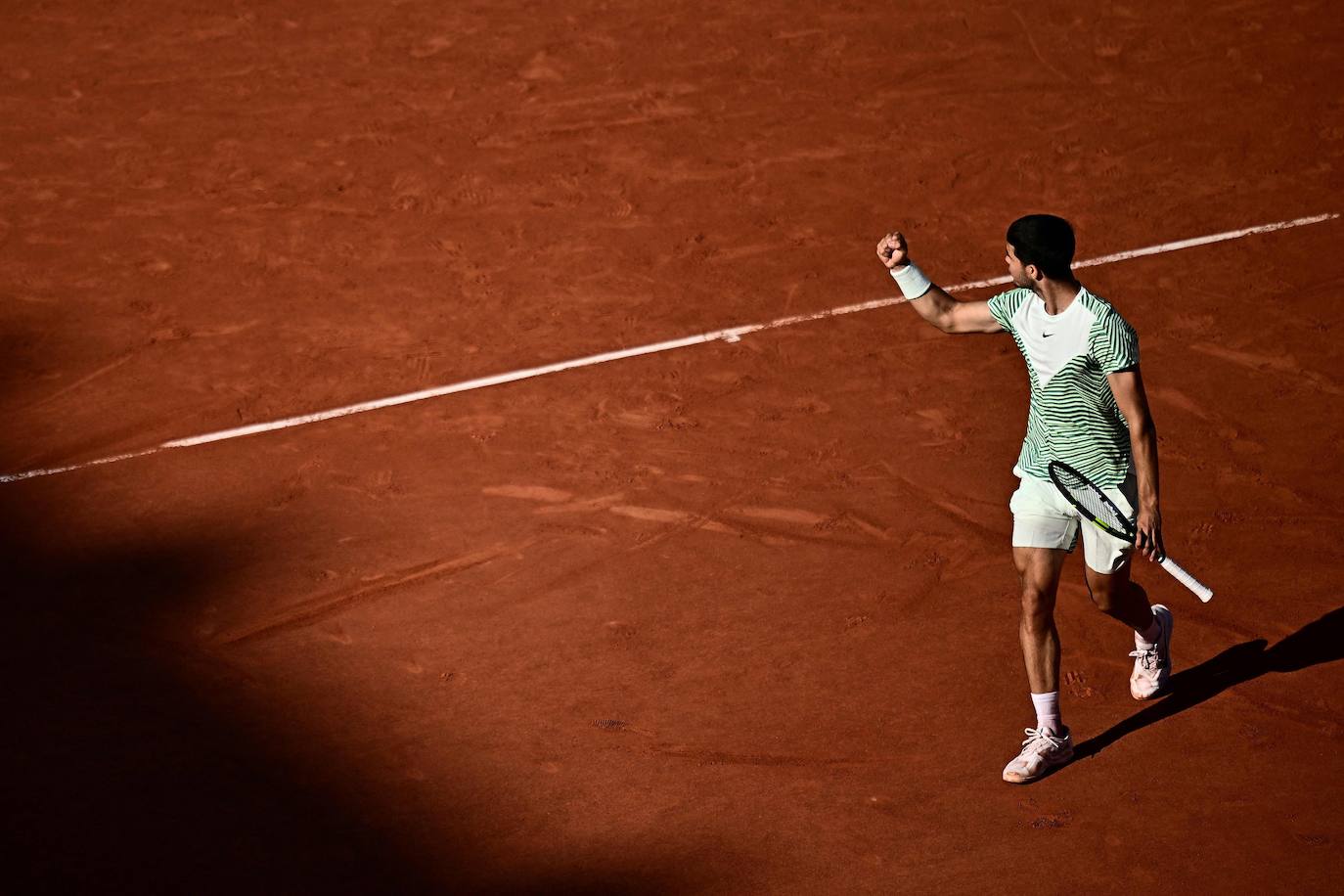 Alcaraz vence a Musetti en Roland Garros