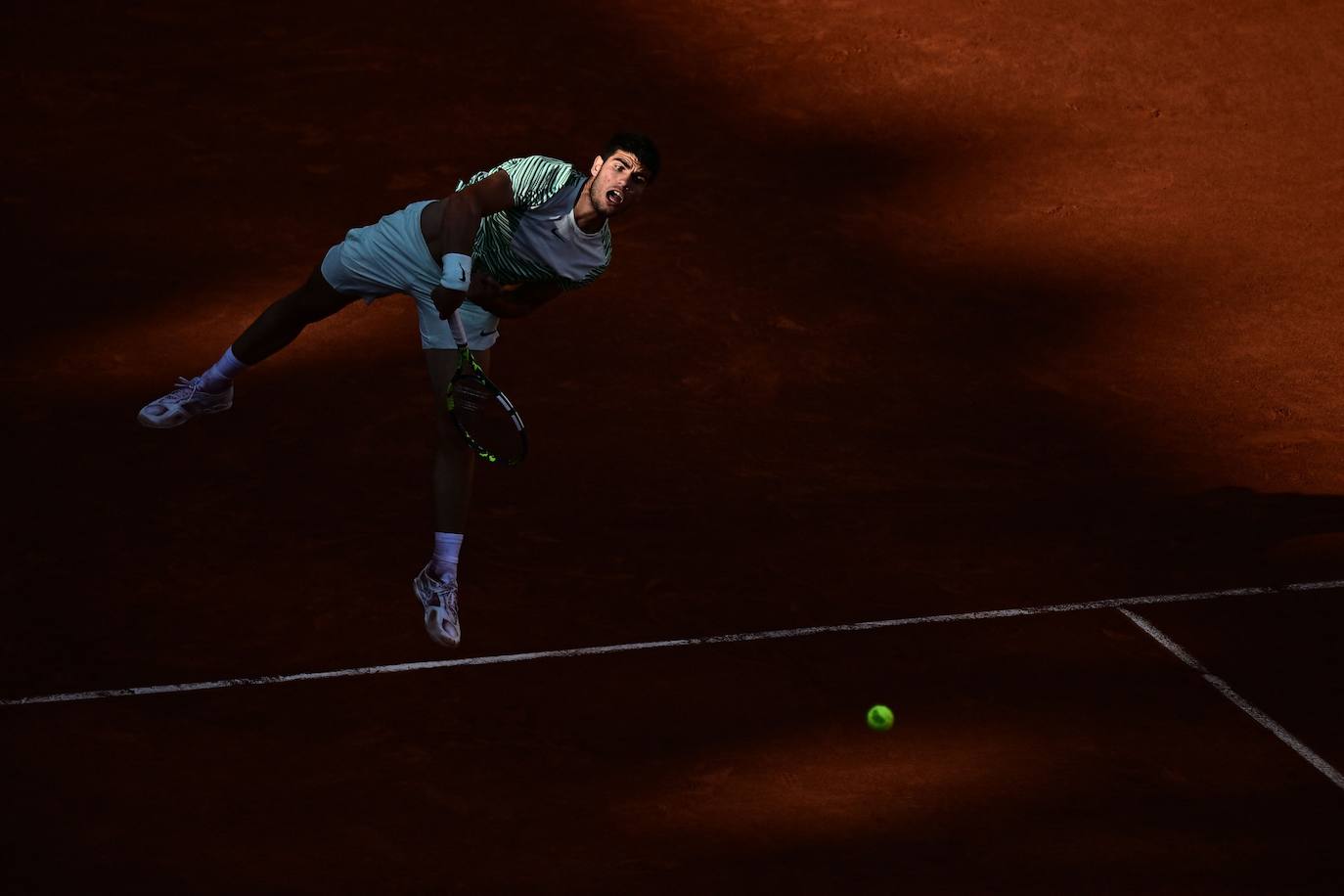 Alcaraz vence a Musetti en Roland Garros