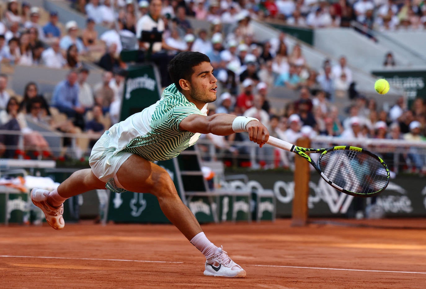 Alcaraz vence a Musetti en Roland Garros