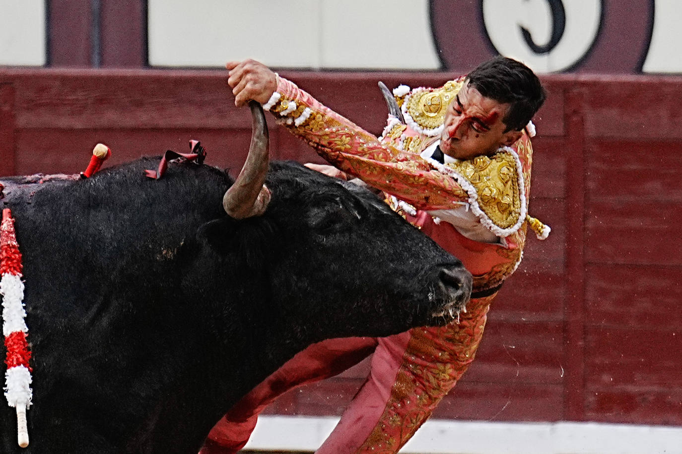 La corrida de Paco Ureña en la Feria de San Isidro en Las Ventas, en imágenes