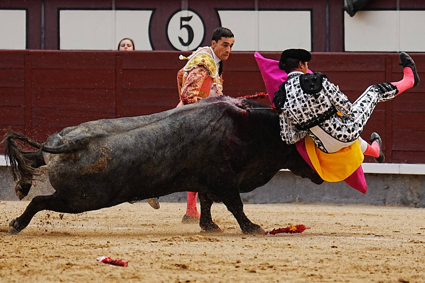 La corrida de Paco Ureña en la Feria de San Isidro en Las Ventas, en imágenes