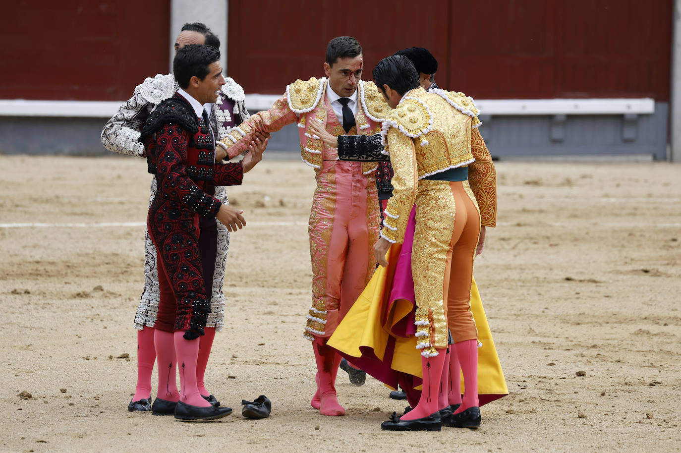 La corrida de Paco Ureña en la Feria de San Isidro en Las Ventas, en imágenes