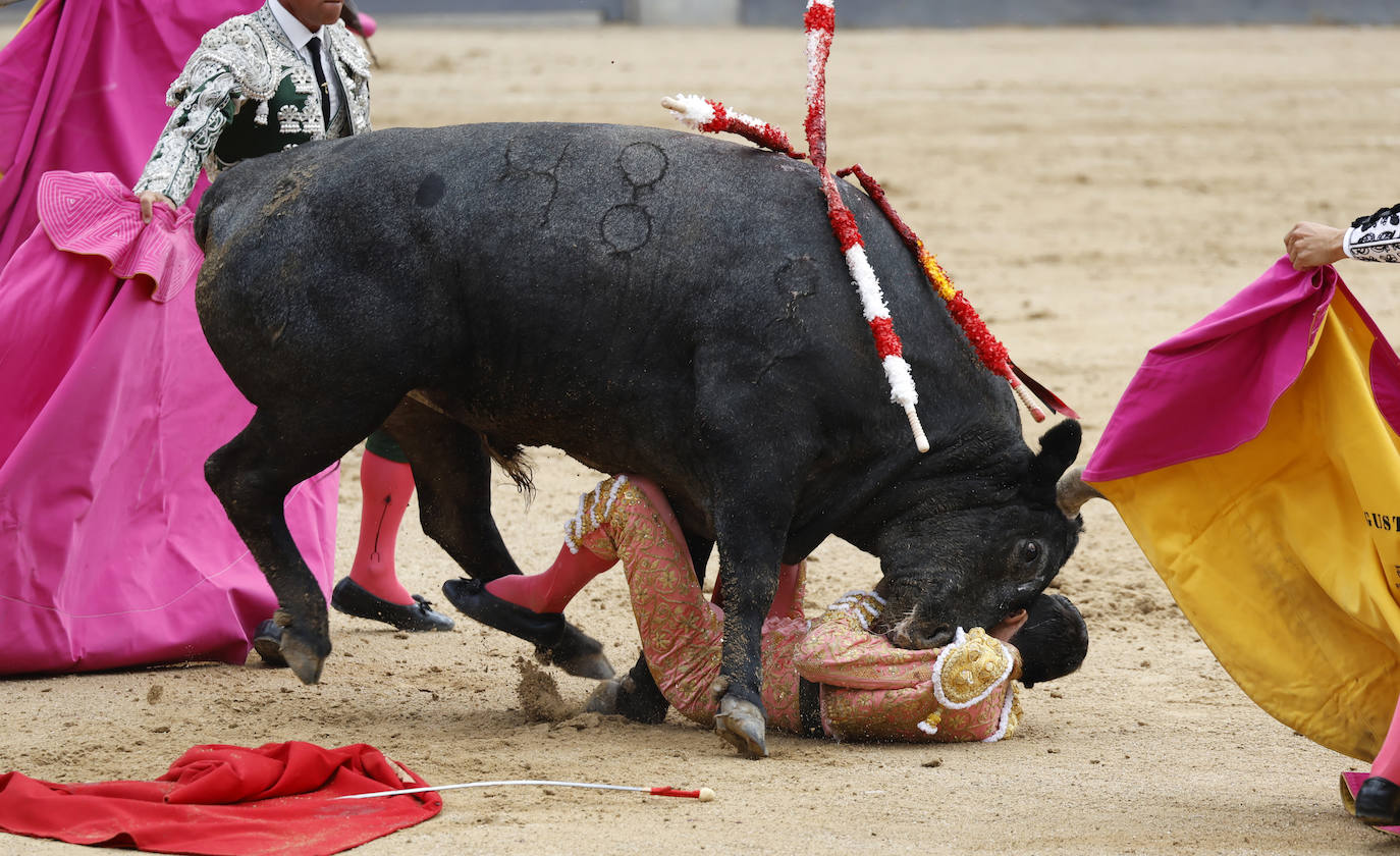 La corrida de Paco Ureña en la Feria de San Isidro en Las Ventas, en imágenes
