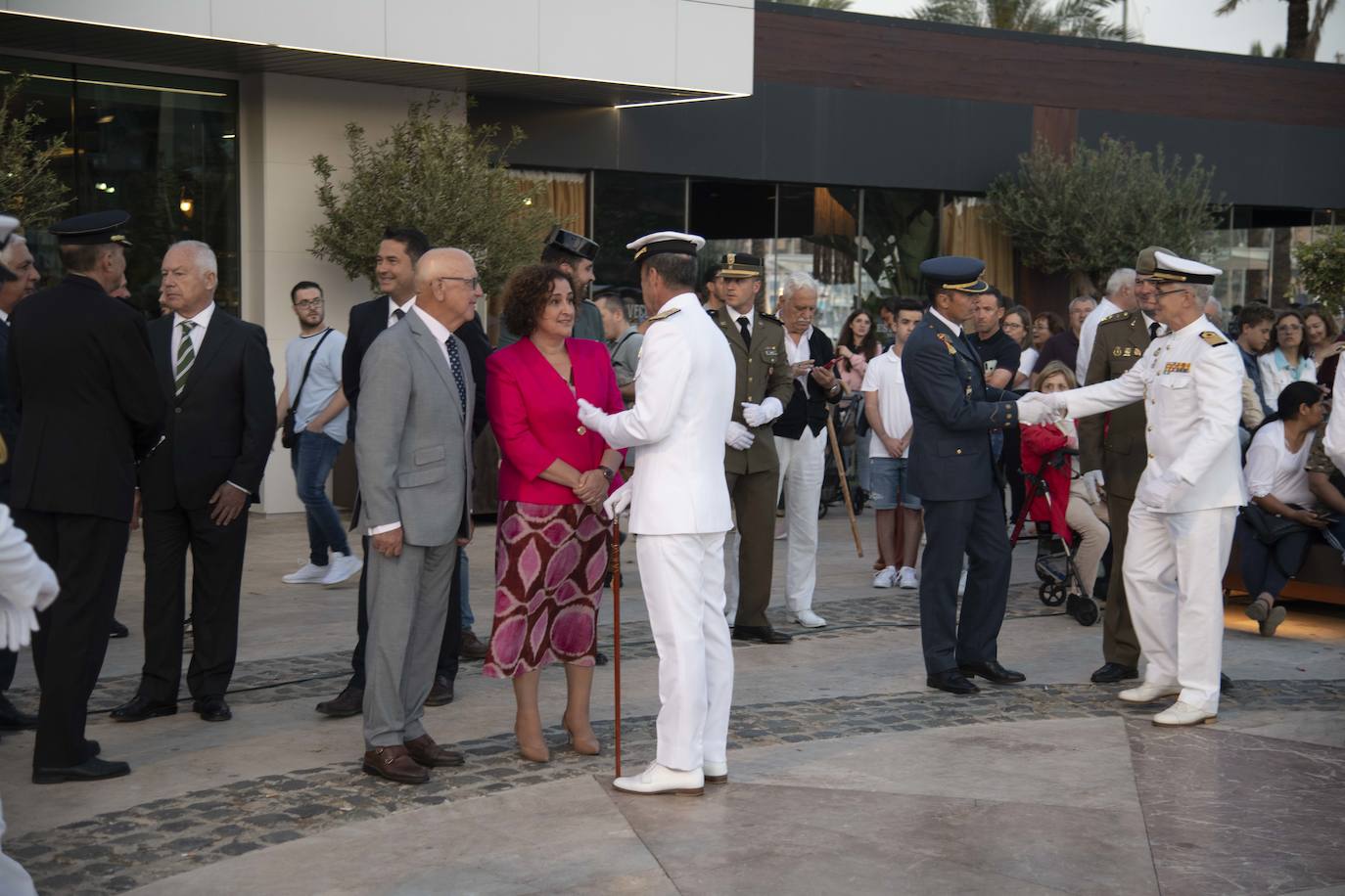 Los militares homenajean a la Bandera en Cartagena