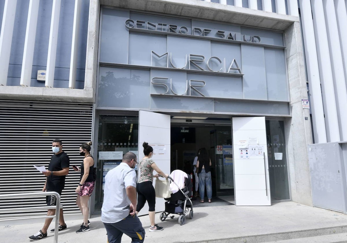 Accesos al centro de salud Murcia Sur, en Murcia.