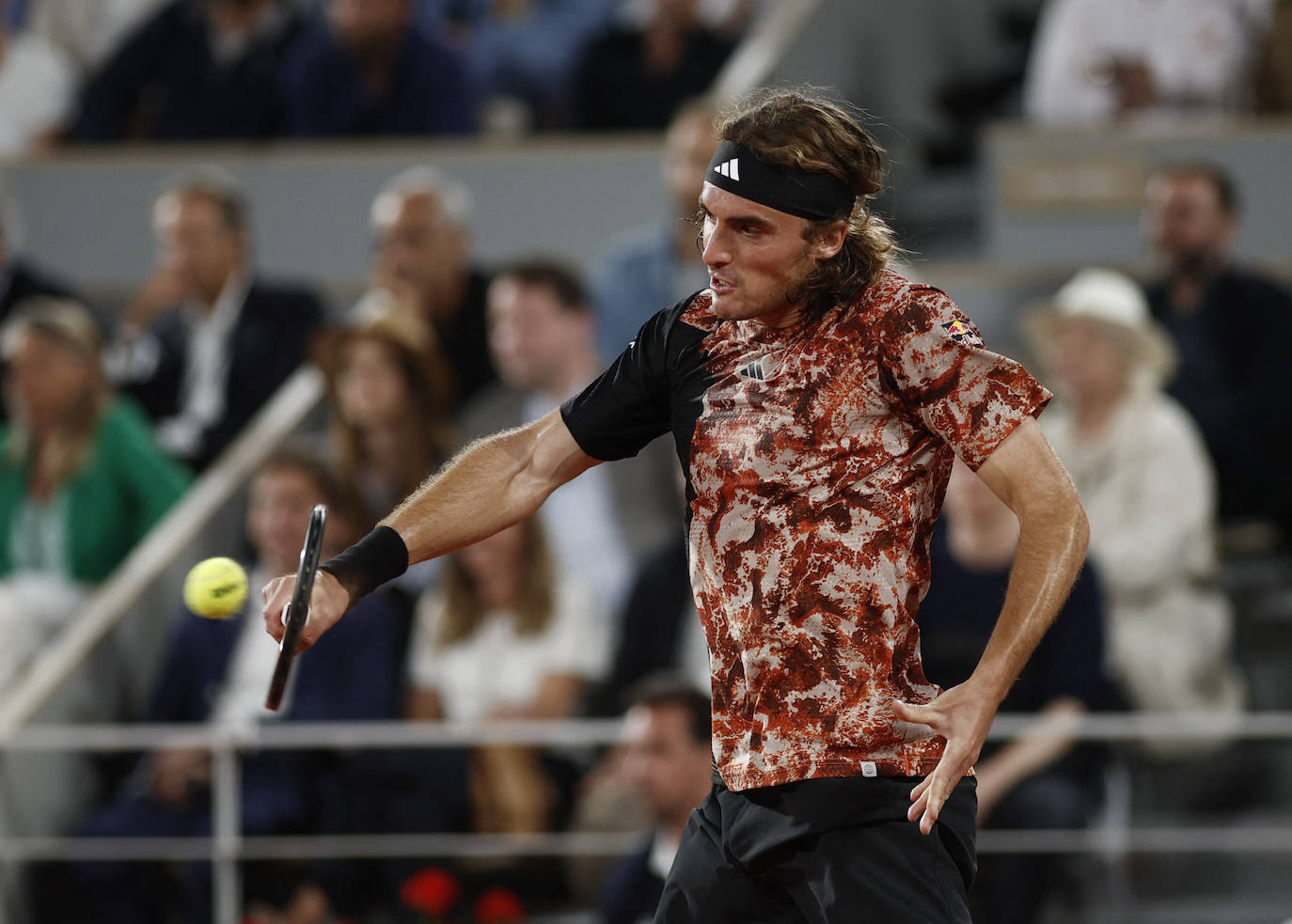 Alcaraz destroza a Tsitsipas en los cuartos de final de Roland Garros