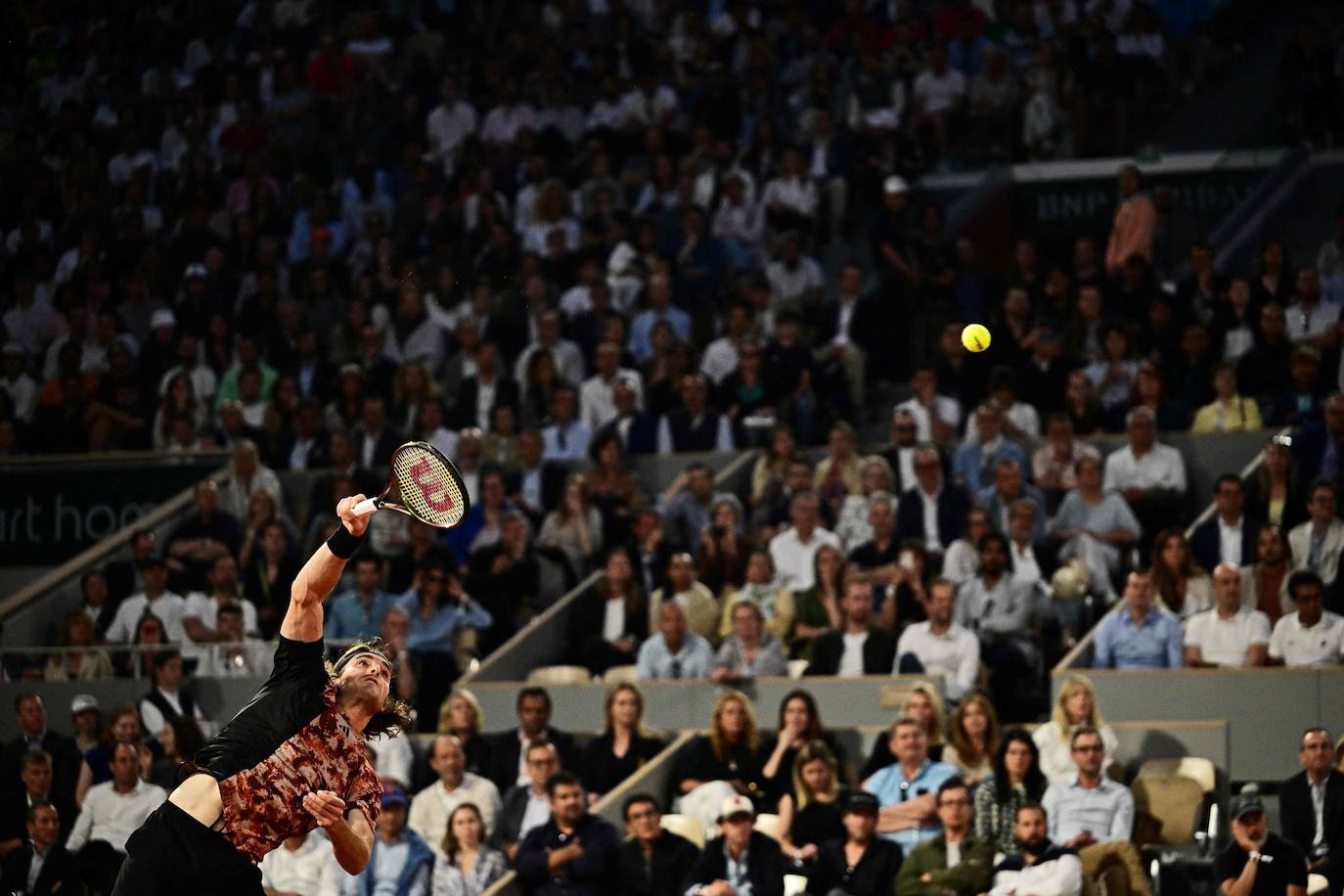 Alcaraz destroza a Tsitsipas en los cuartos de final de Roland Garros