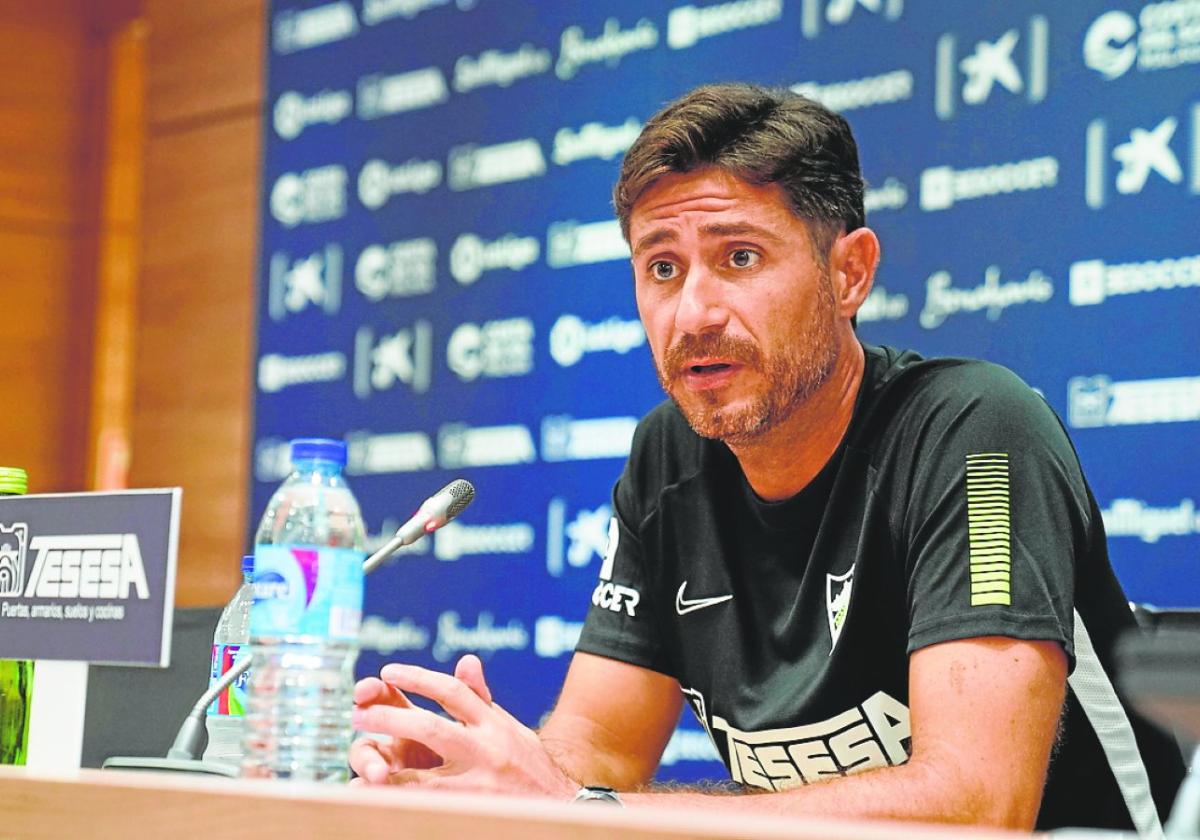 Víctor Sánchez del Amo, en una rueda de prensa como entrenador del Málaga.