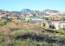 Terrenos en el barrio de Los Mateos donde está previsto construir las viviendas sociales.