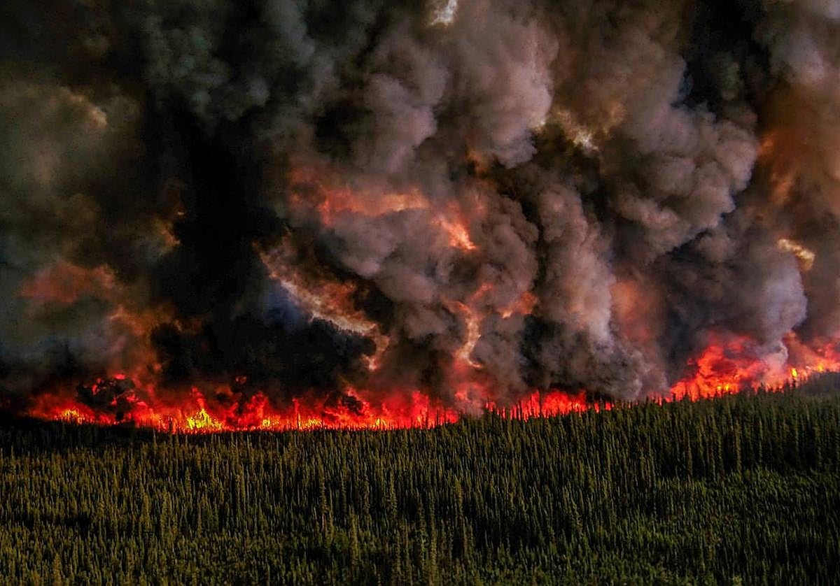 Vista aérea del incendio de Donnie Creek, en la Columbia Británica (Canadá), estos días.
