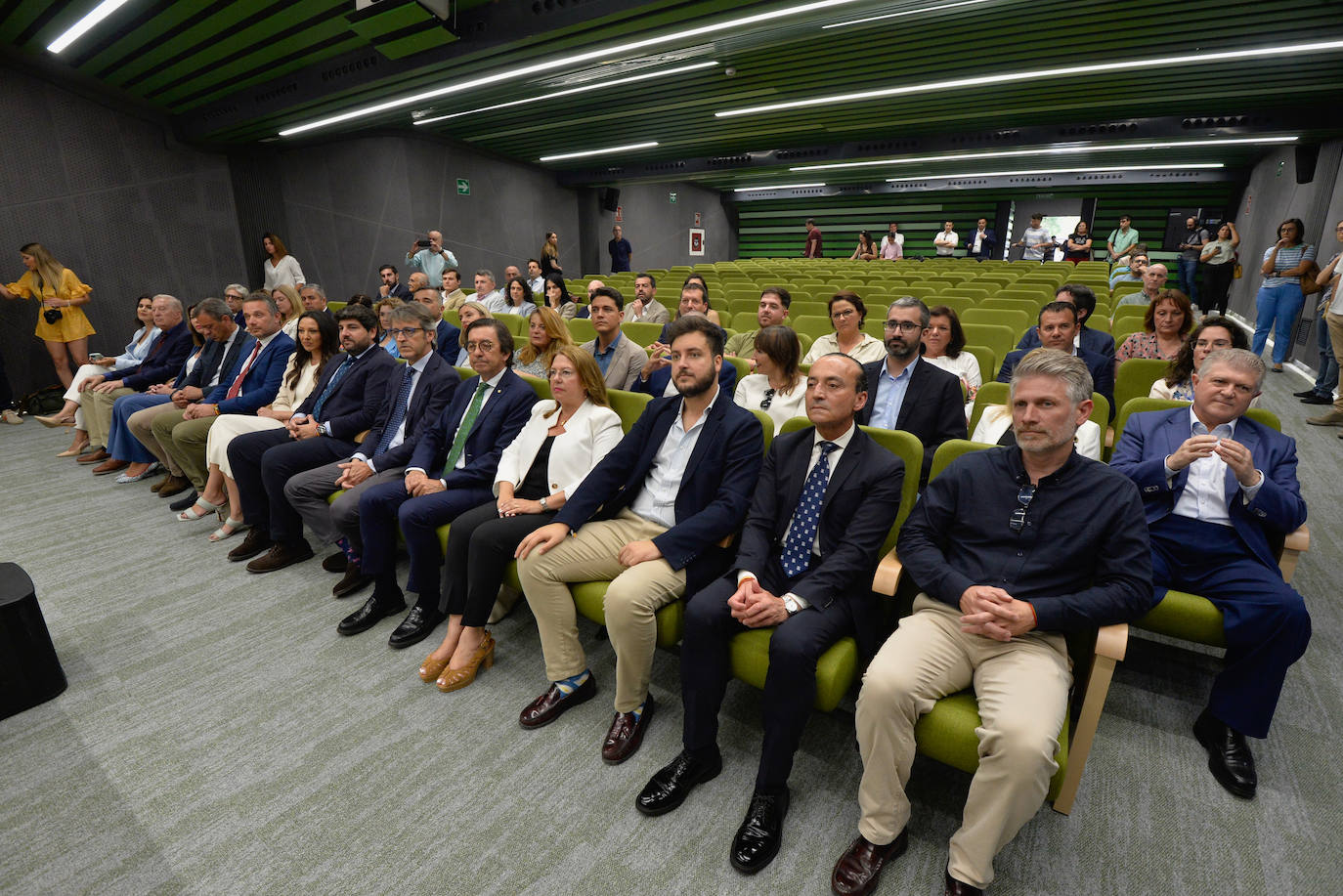 Los diputados regionales recogen sus credenciales