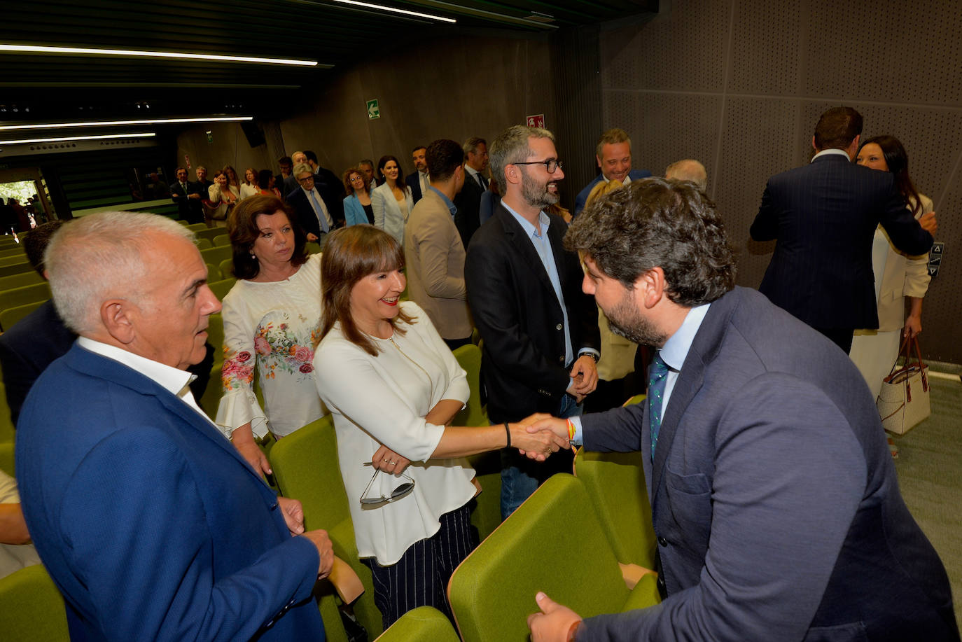 Los diputados regionales recogen sus credenciales