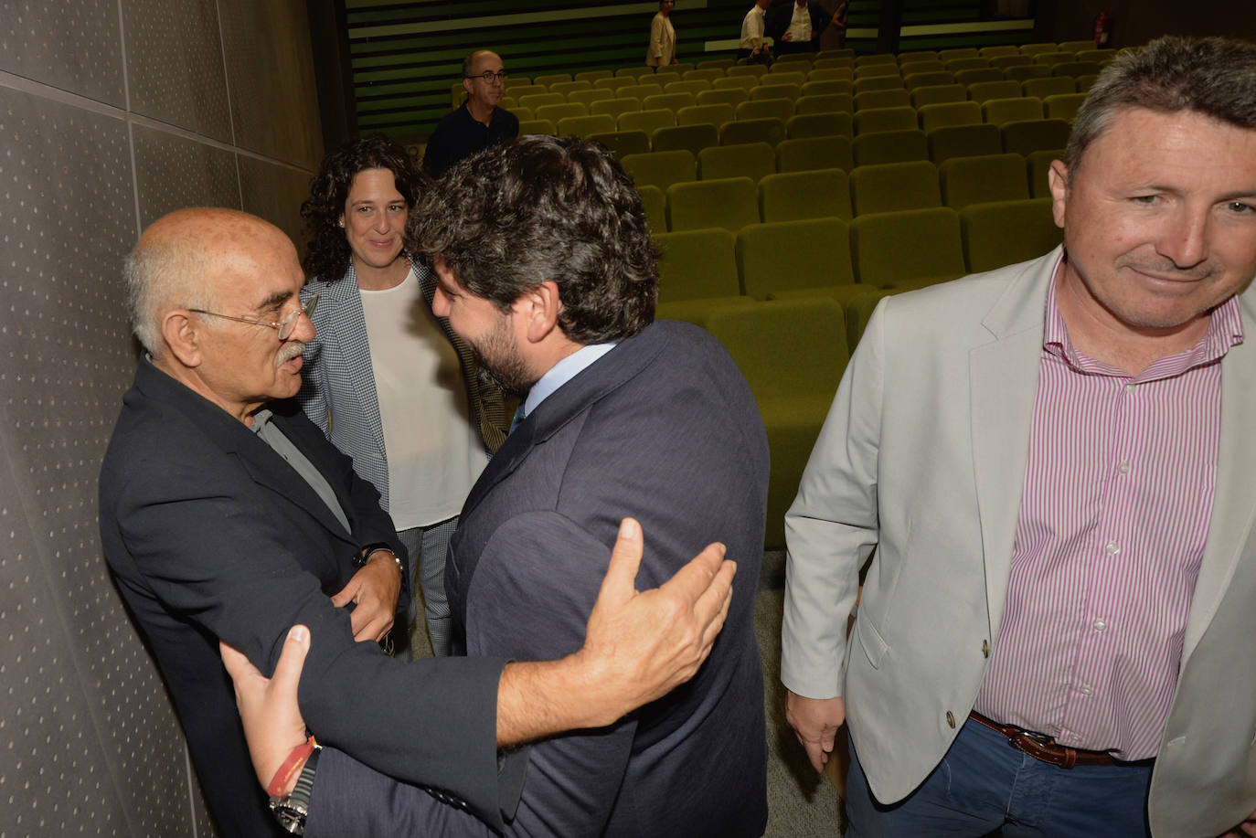 Los diputados regionales recogen sus credenciales