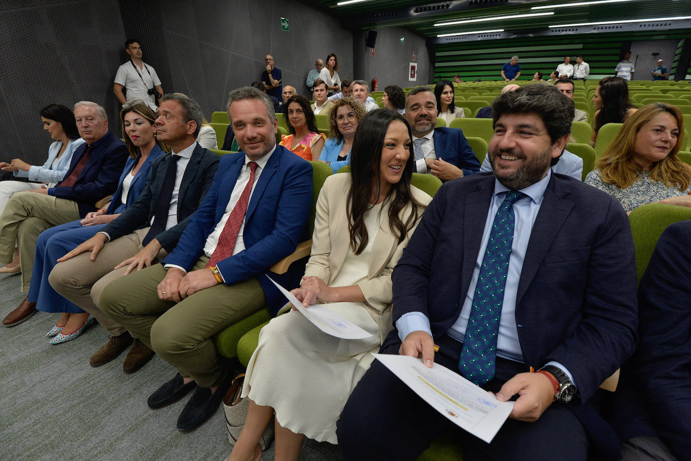 Los diputados regionales recogen sus credenciales