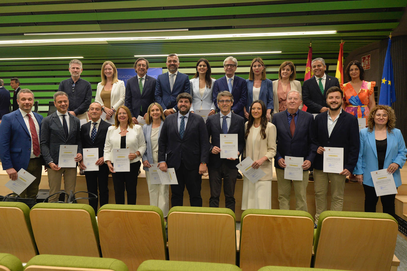 Los diputados regionales recogen sus credenciales