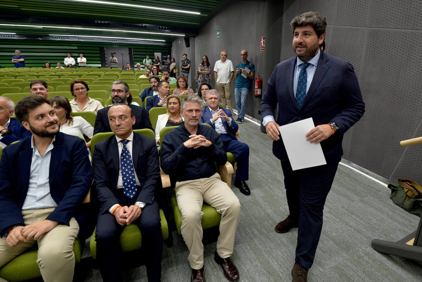 Los diputados regionales recogen sus credenciales