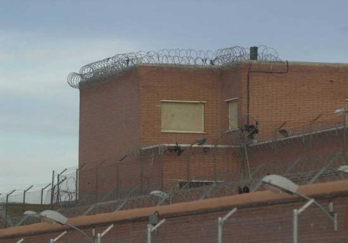 Una de las torres de la prisión de Sangonera La Verde en una fotografía de archivo.